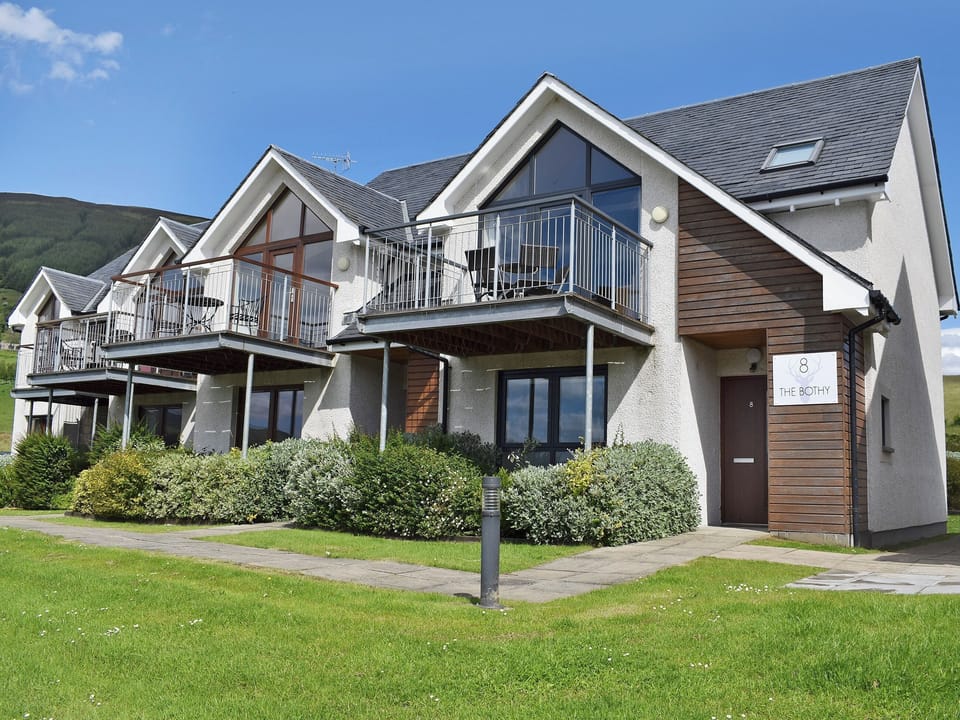 Lovely semi-detached cottage | The Bothy, Fearnan, near Aberfeldy