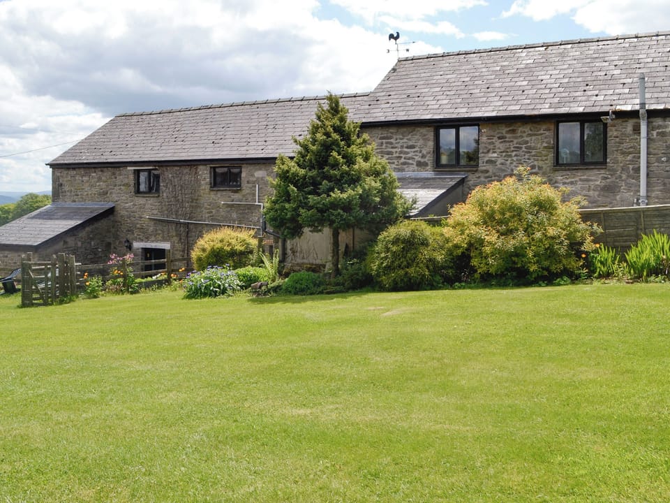 Lawned garden at rear of cottage | Woodland View - Cefncoedbach Farm, Sarnau, near Brecon