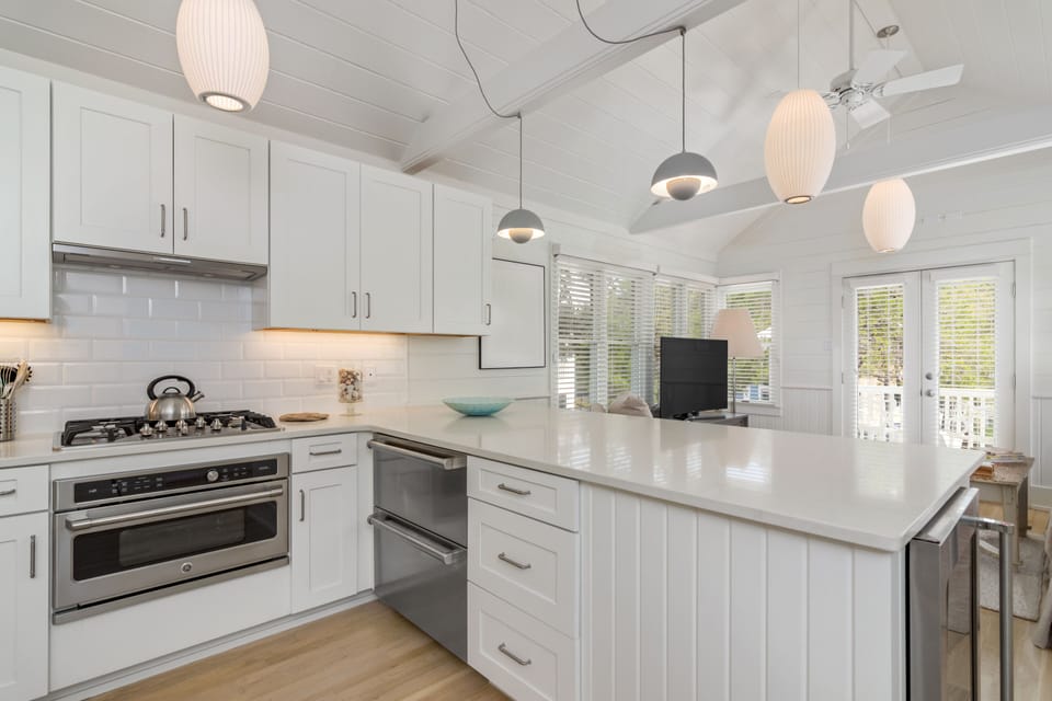 KITCHEN ALTERNATE VIEW