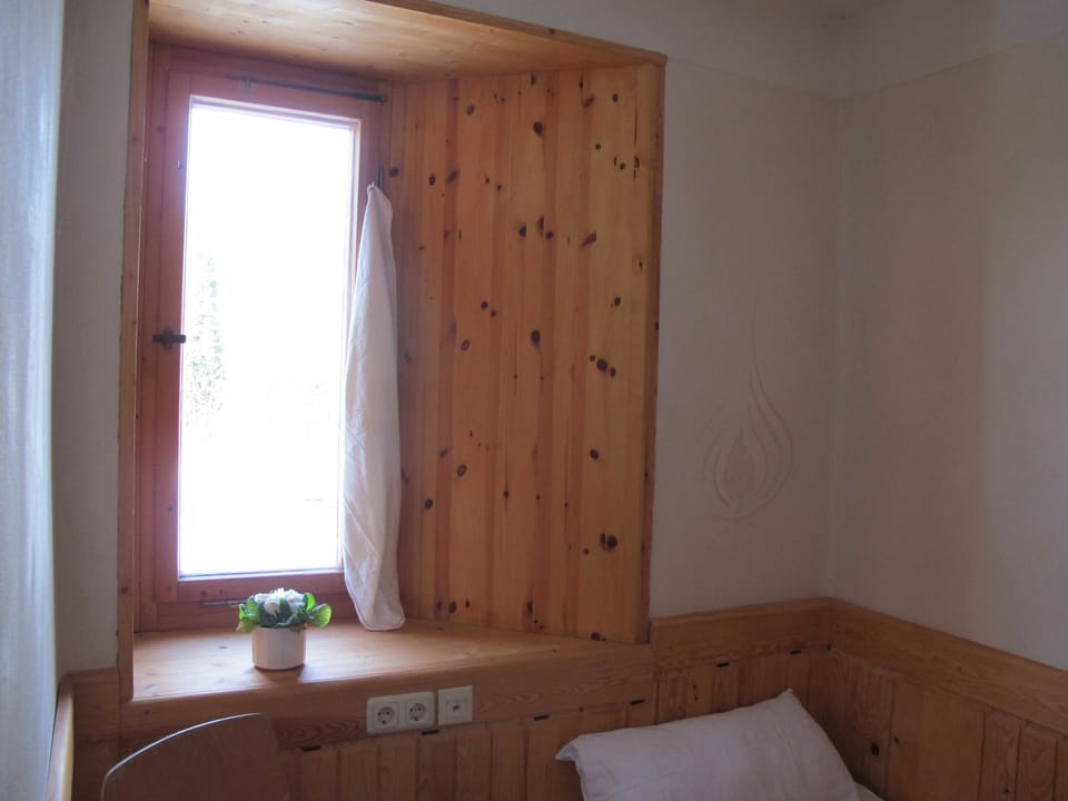 Single room Don Bosco - House Lehmkloster am Wangeliner Garten with 5 single rooms Bed and Breakfast in Plau am See