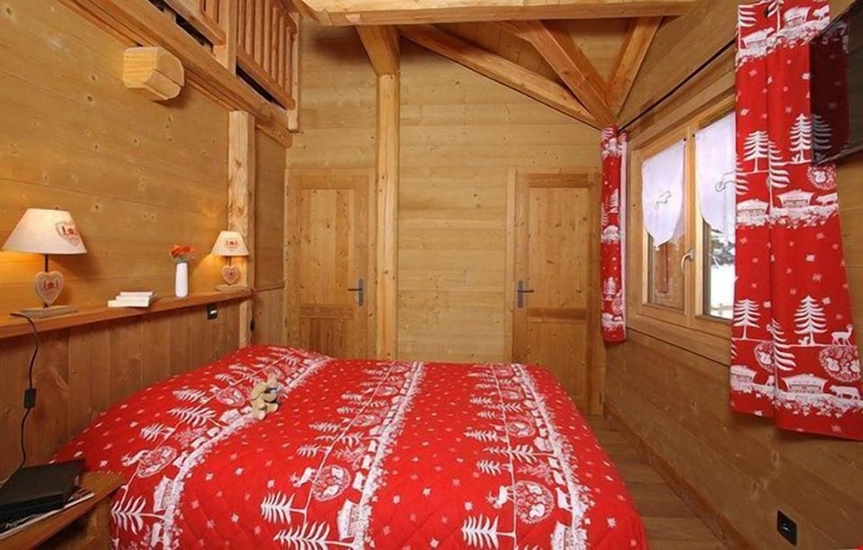 Get a peaceful night sleep in our cozy bedroom which has a Double bed.