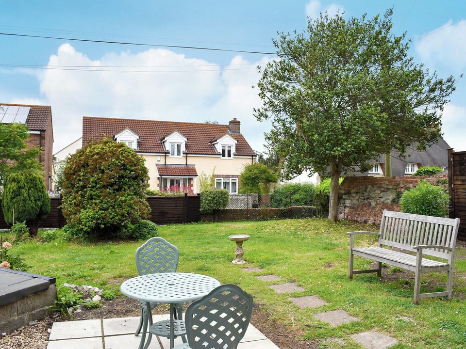 Garden | Shirley&rsquo;s Cottage, Middlezoy, near Bridgwater