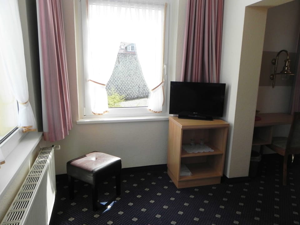Double room 14 - Domkes Hotel Garni Haus an der See Bed and Breakfast in Heringsdorf