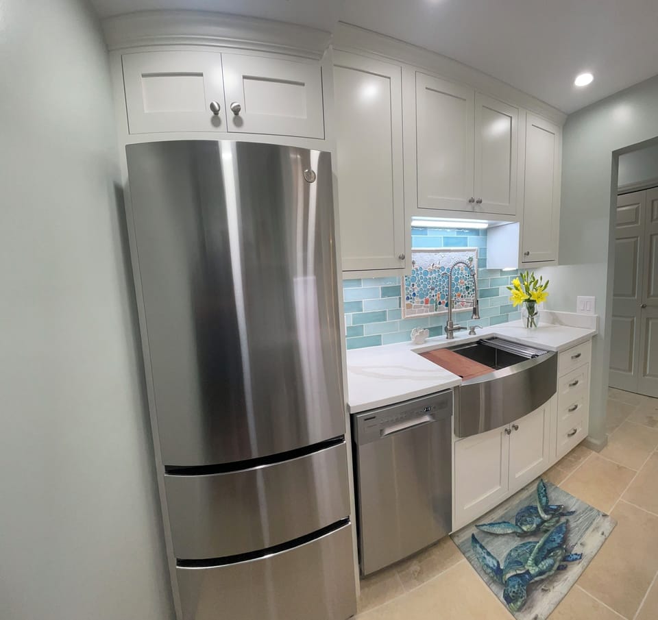 Refrigerator with ice maker and dishwasher