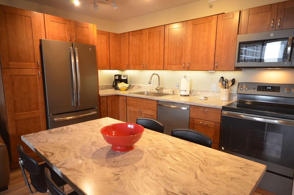 Full Kitchen with Dishwasher too.