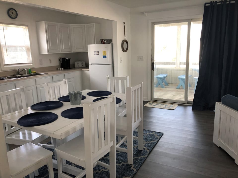 Kitchen & Slider