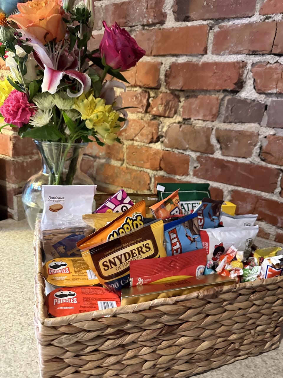 3004 Floyd Avenue • Snack basket • Fresh Cut Flowers 