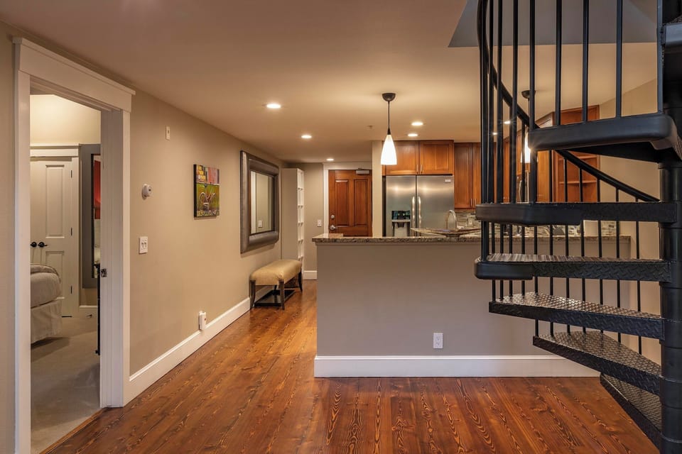 SPiral Staircase/Kitchen