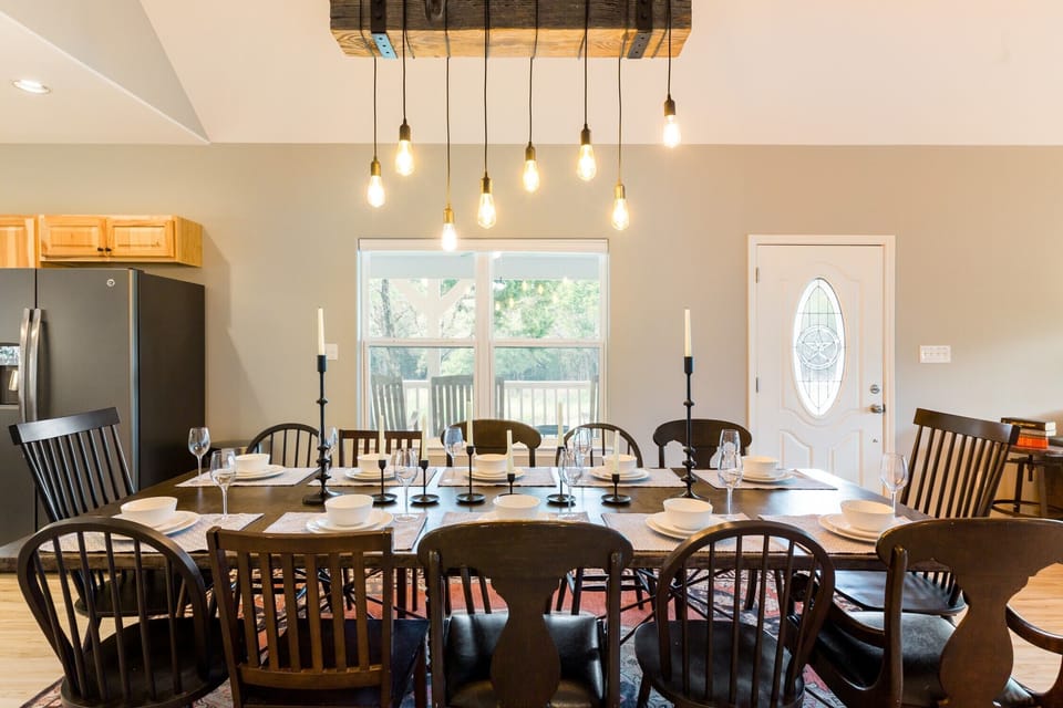 Seat 12- 14 at a large dining room table