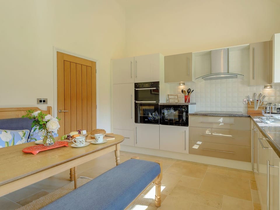 Light and airy kitchen | Courtyard Lodge, Rufford, near Newark