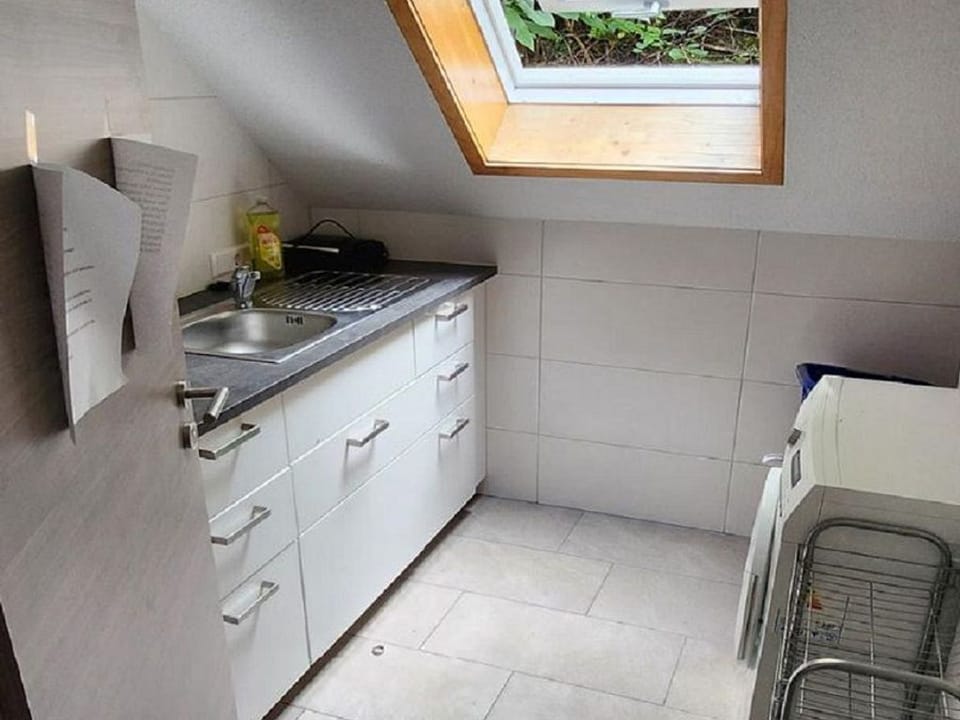 .double room with shower/WC - Guesthouse Tagescafe Eckenfels Bed and Breakfast in Offenburg