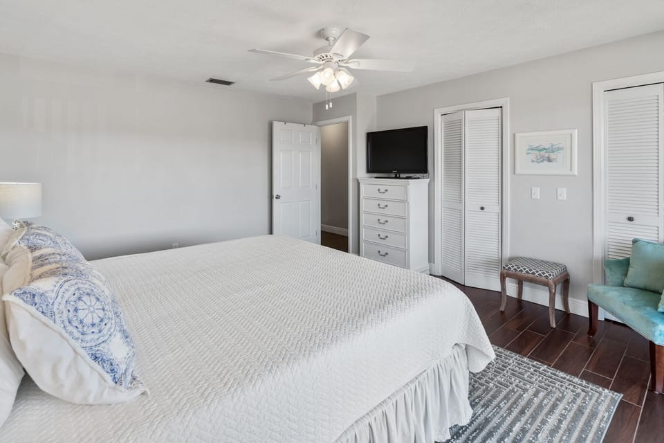 2nd Floor | King Suite | Sleeps 2