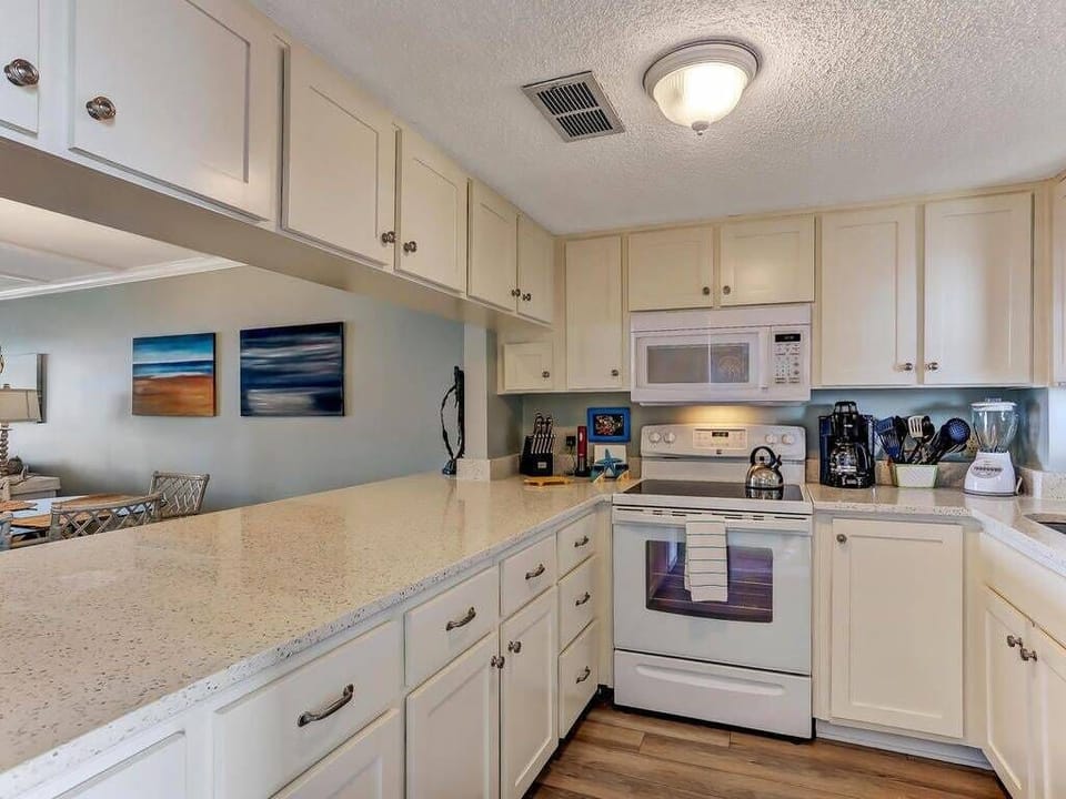 Full Kitchen with Drip Coffeemaker