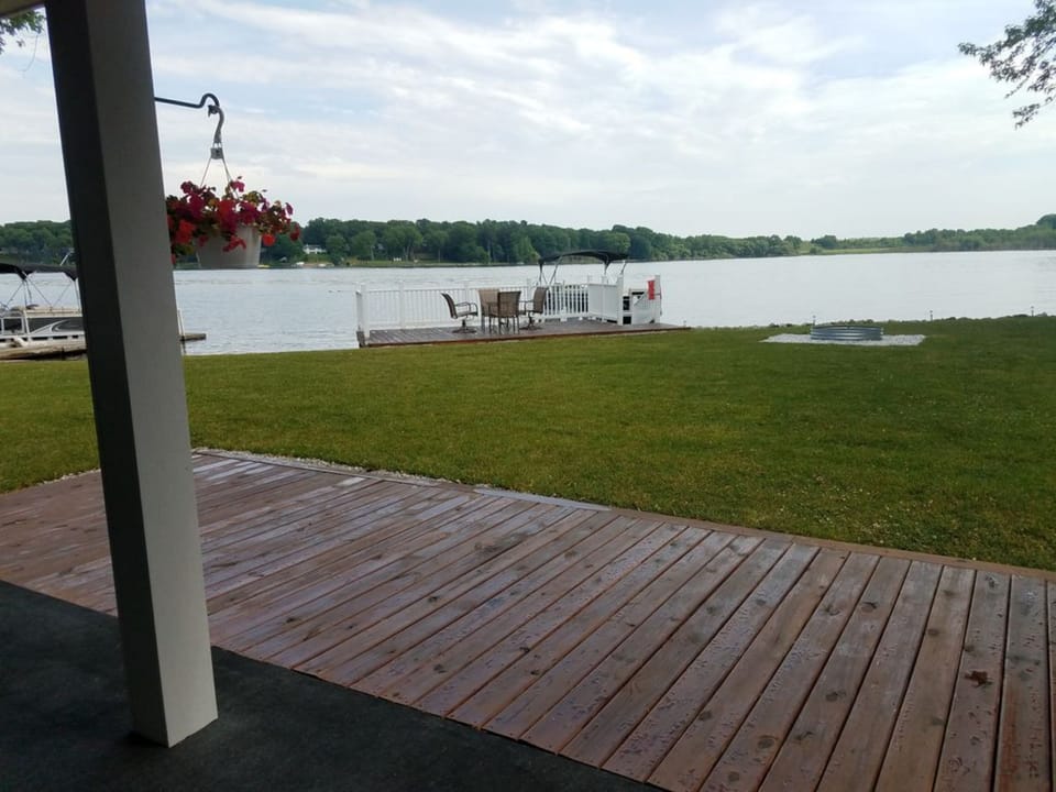 Lower deck is covered so even in the rain you can take in the beauty of the lake