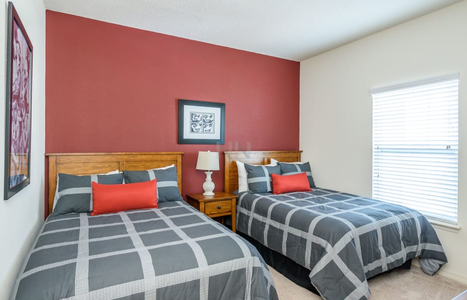 Spacious bedroom.