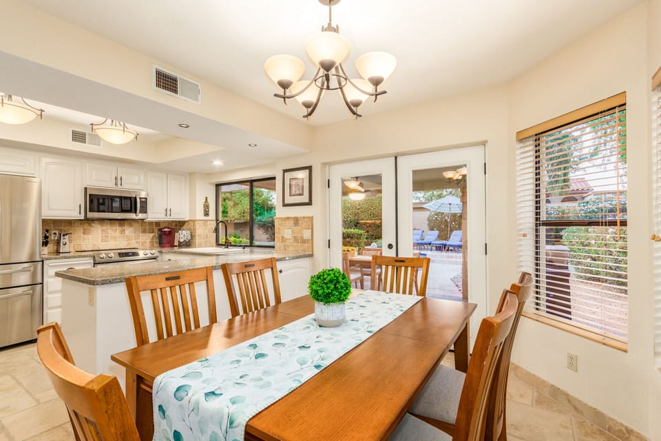 Eat-in dining with patio view!