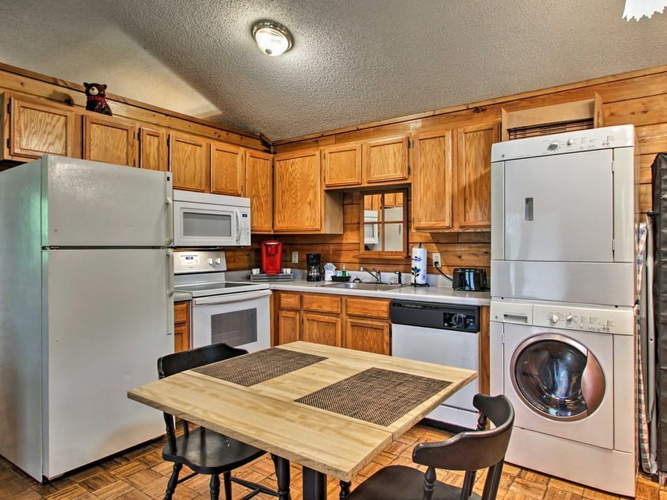 Find your chef's apron in this fully equipped kitchen.