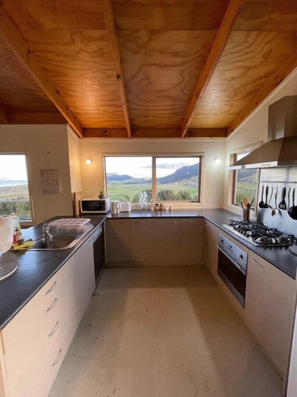 Kitchen - fully set up