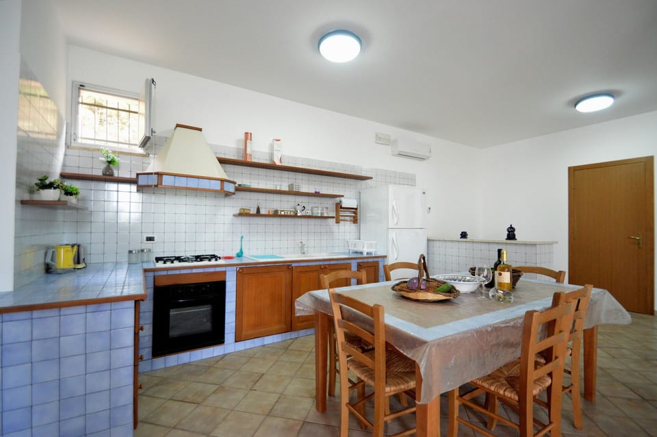 Alcamo Marina, rustic dining room