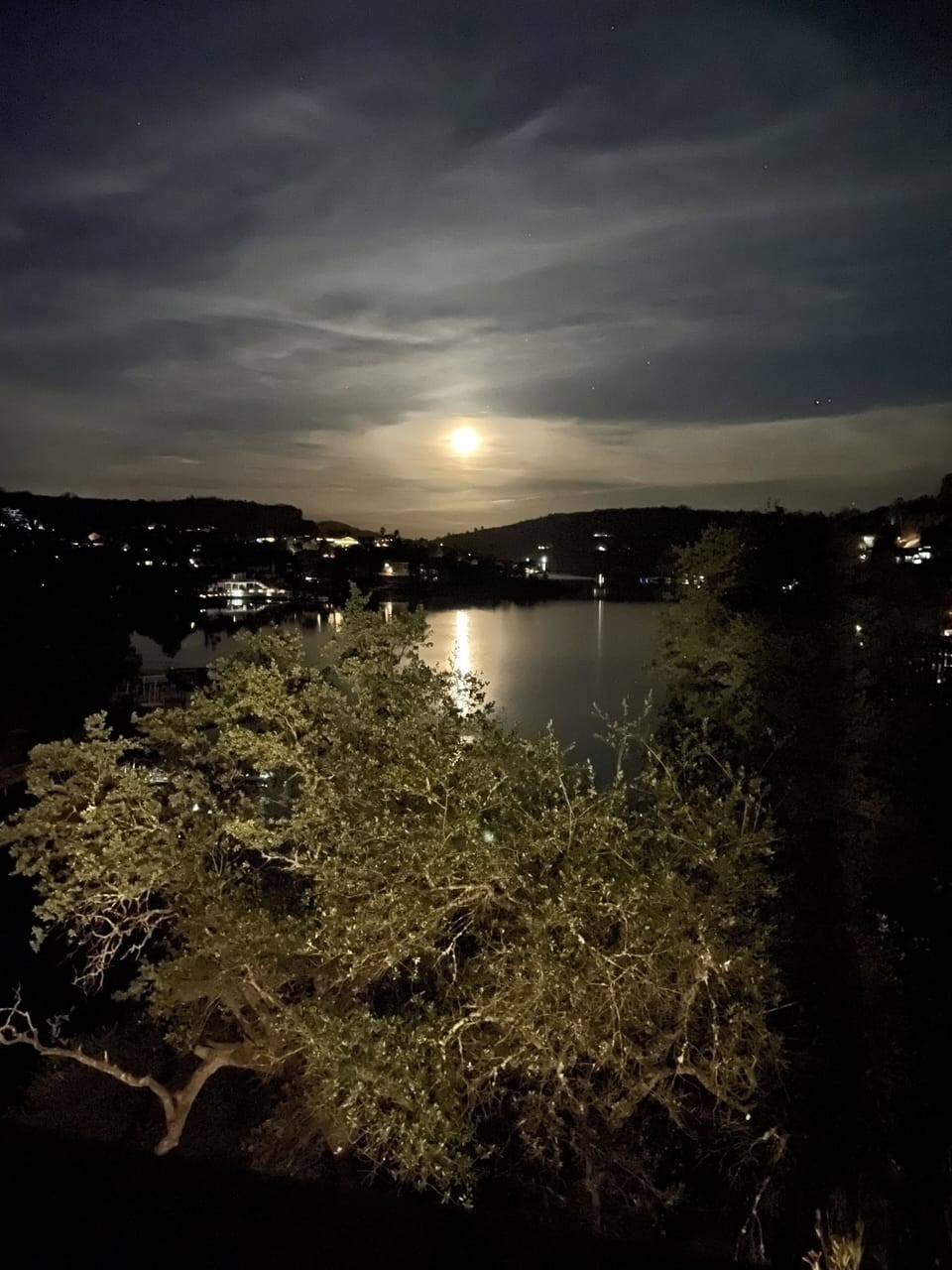 Full Moon rising over the lake