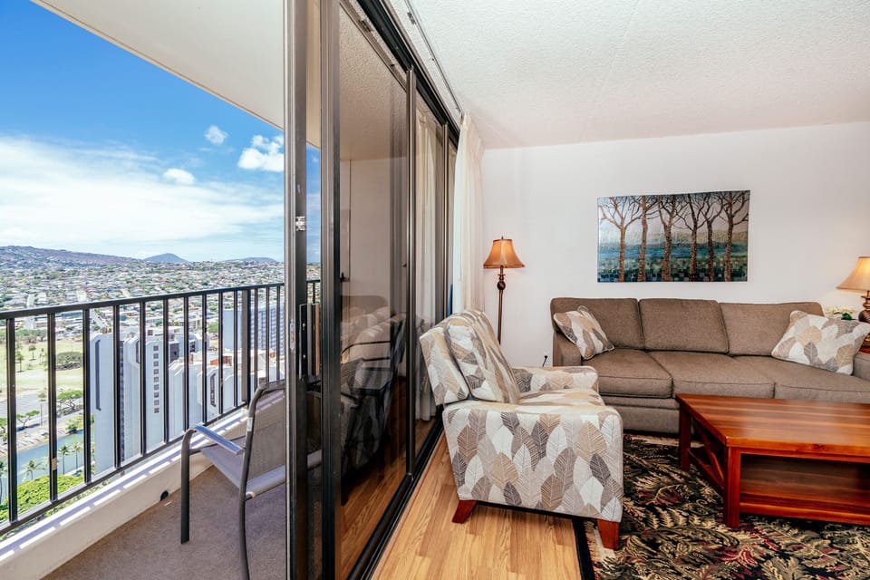 Living Room Mauka View