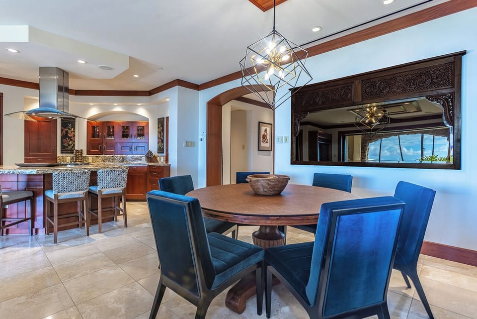 Seating for six at the dining table