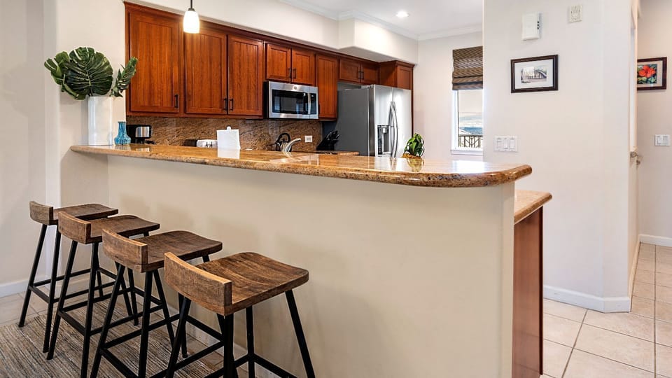 Kitchen breakfast bar