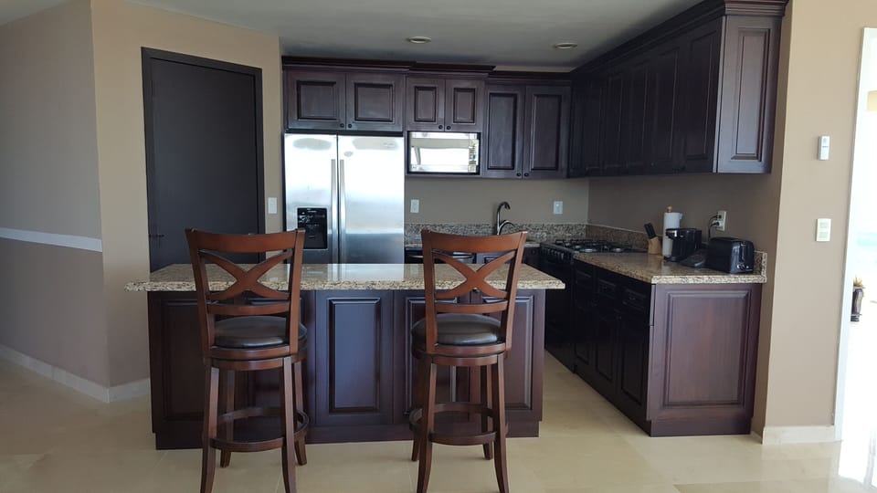 Kitchen, includes all the comforts of home.