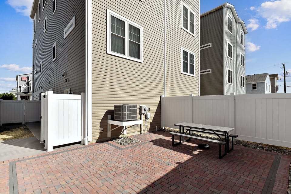Exterior,Back Yard,