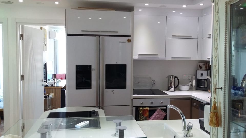 Another view of the kitchen from the entrance with breakfast bar