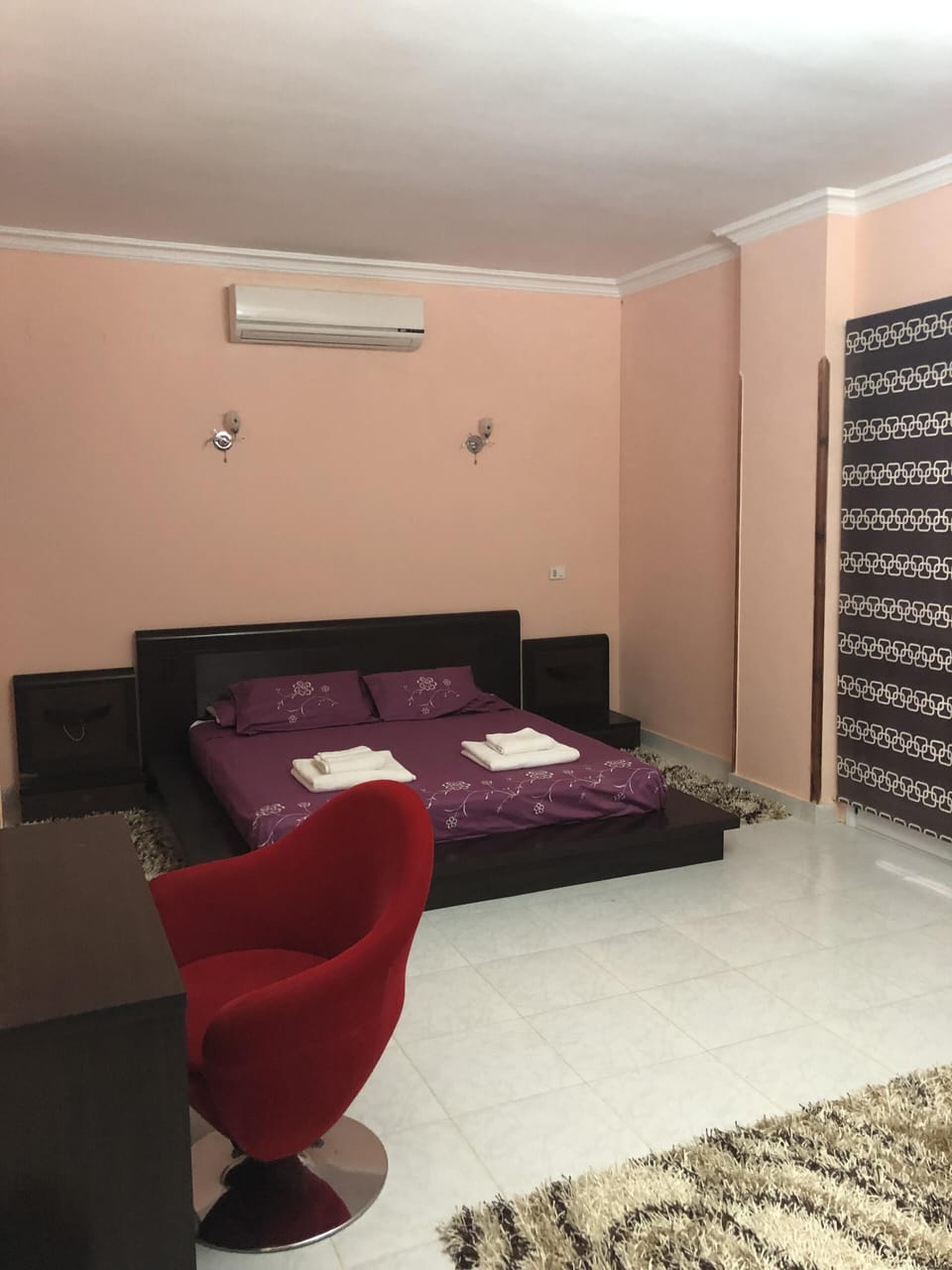 Bedroom (double bed) and dressing table