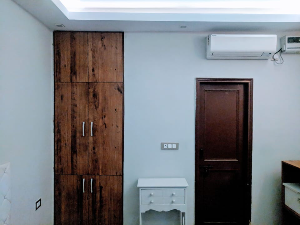 Large bed room with 1.5 ton air conditioner Daikin brand installed.
