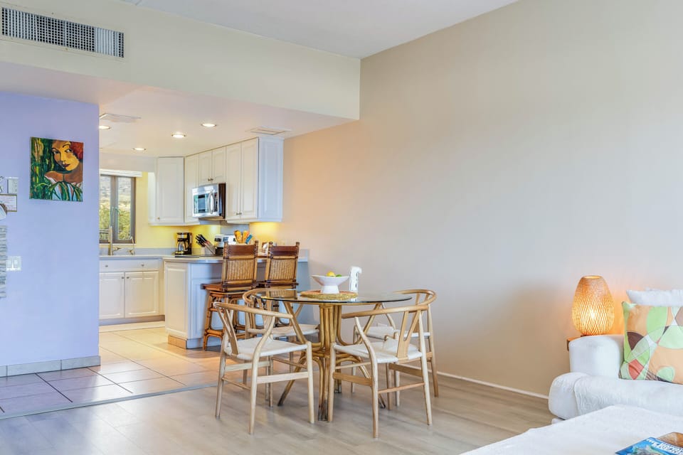 dine inside  by kitchen or on the Lanai