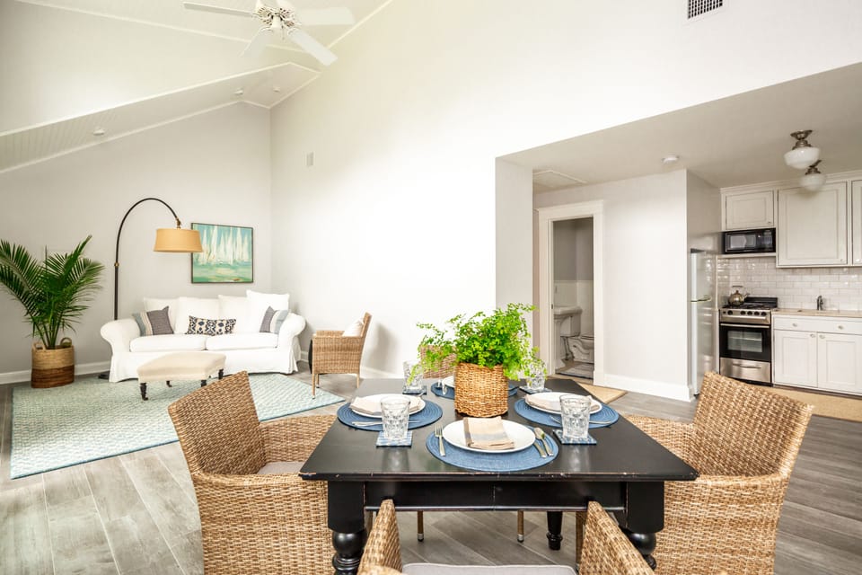Guest House Living Area, 800 + Square Feet w/ Central Air/ Heating Systems