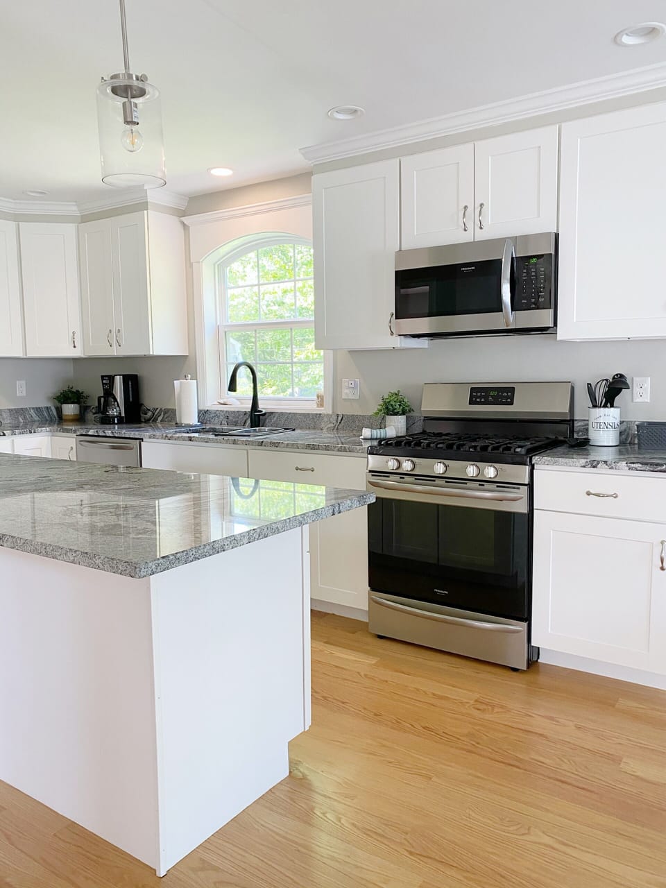 Fully stocked kitchen with the comforts of home. 