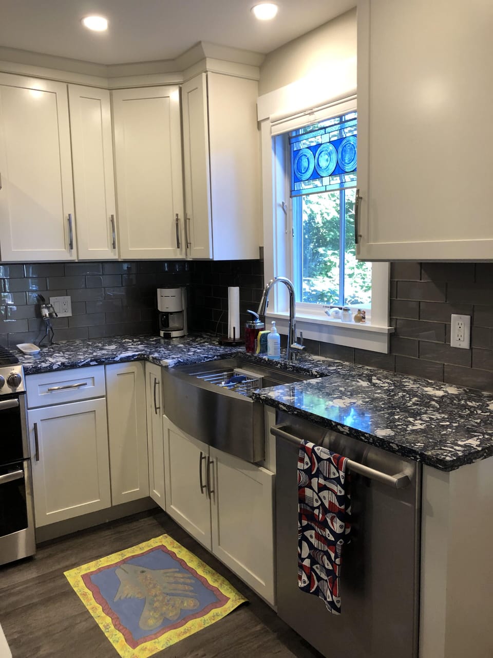 Beautiful new kitchen includes everything you could need for home cooked meals.