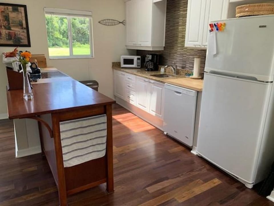 Full kitchen