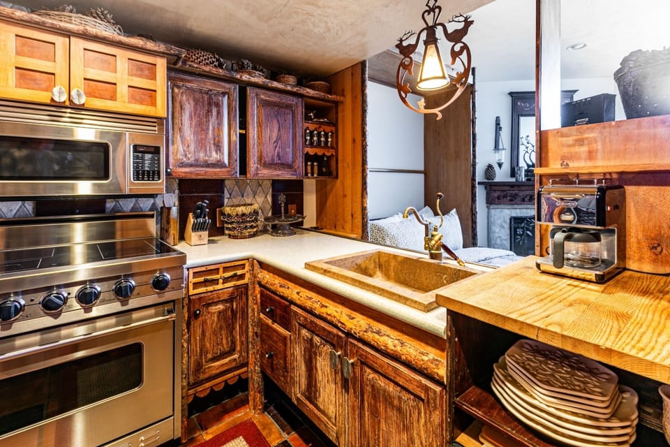 Well equipped for whipping up quick snacks or hearty feasts.