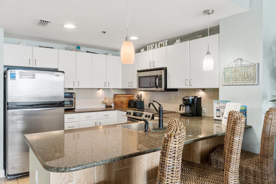 Kitchen with Breakfast Bar
