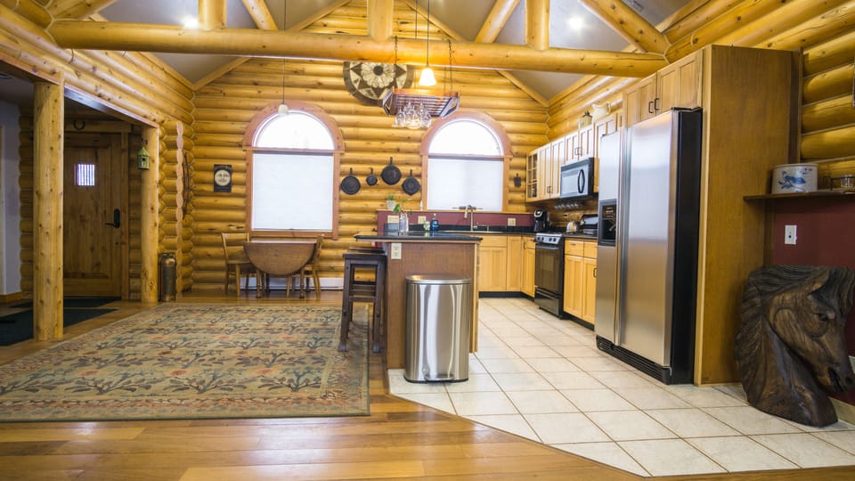 Entry, Kitchen, and Breakfast Table.