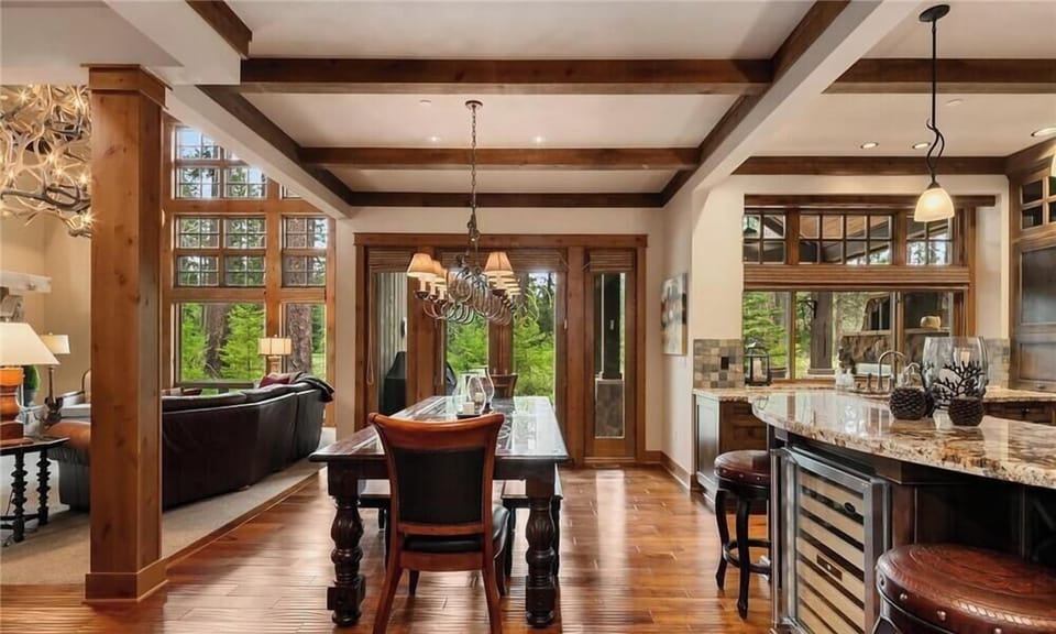 Large dining table for the entire family, great for a holiday weekend!