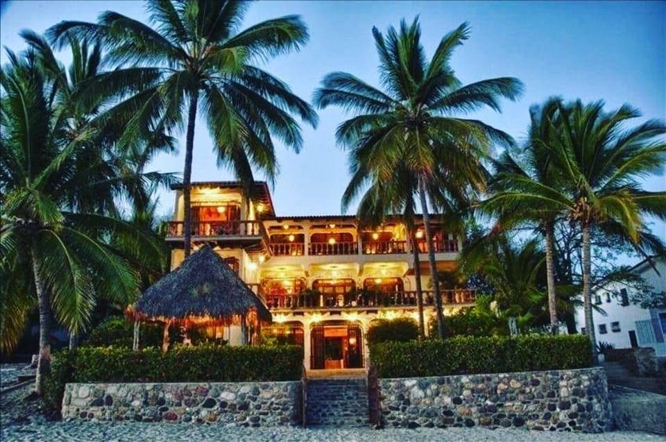 Beautiful, beach front - Casa Coco!