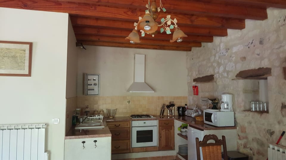 Kitchen of Cottage 1 Maison du grain de ble