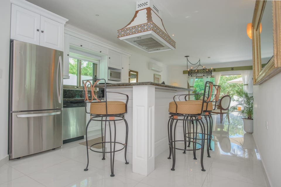 Kitchen bar. Barra de cocina