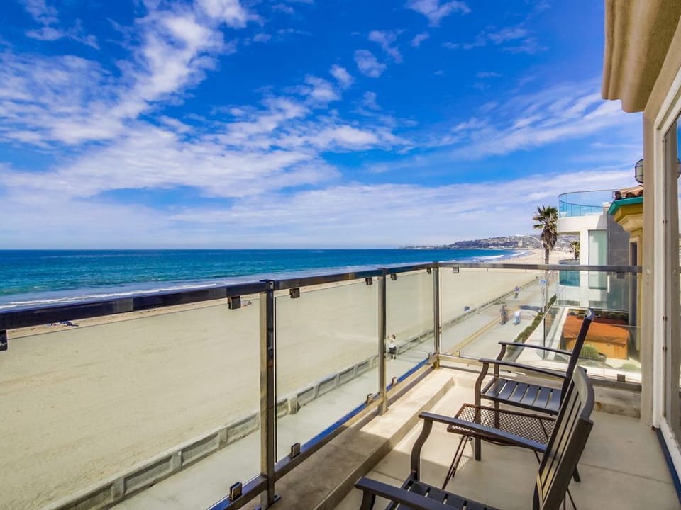 Master Bedroom Private Ocean Front Balcony