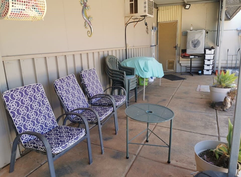 Outside seating,smoking area