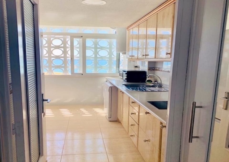 Kitchen with views to the beach