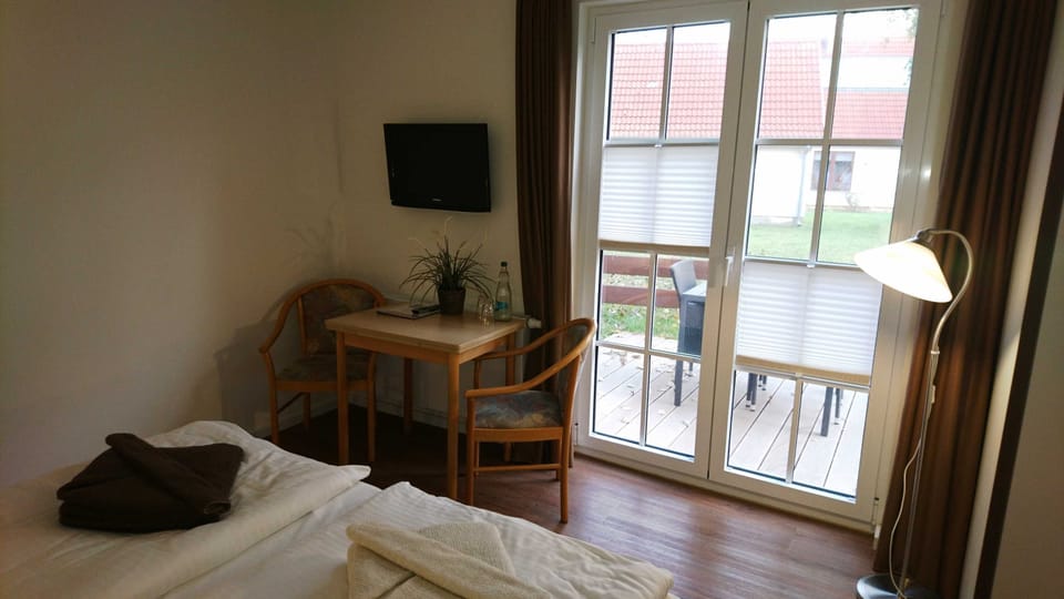 Double Room 01 (H) - Guesthouse & Strandhalle Bed and Breakfast in Mecklenburg-Vorpommern, Germany