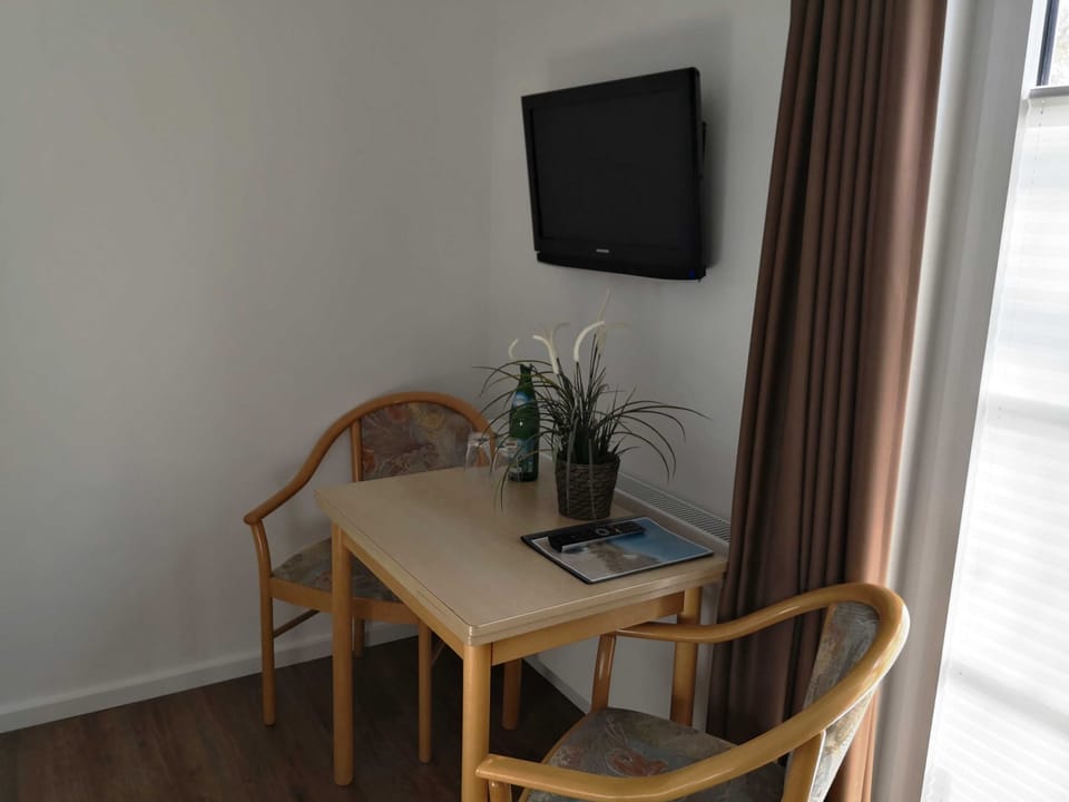 Double Room 01 (H) - Guesthouse & Strandhalle Bed and Breakfast in Mecklenburg-Vorpommern, Germany