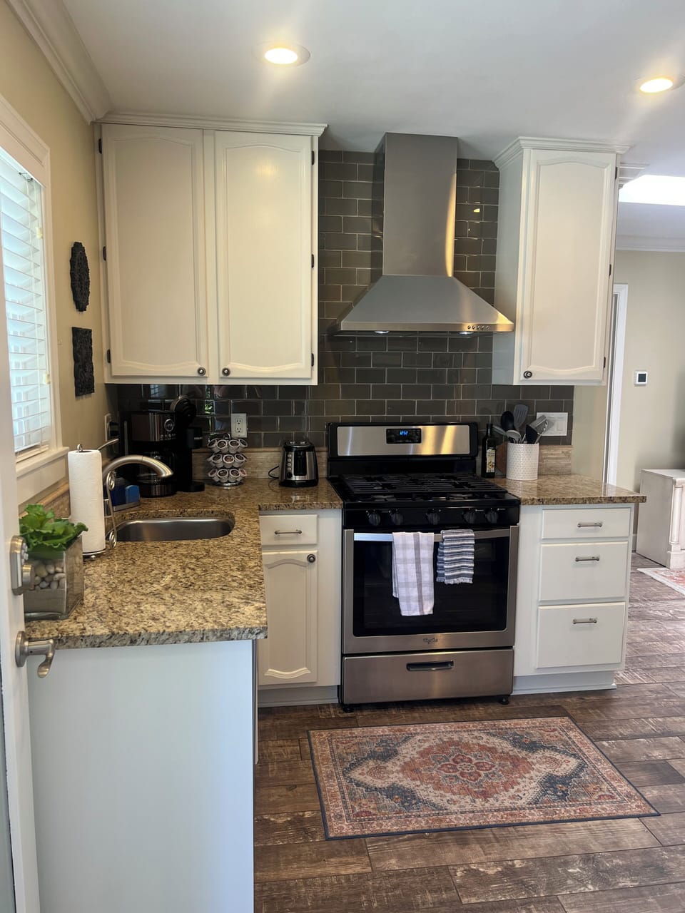 Gas cooktop with electric oven; granite countertops